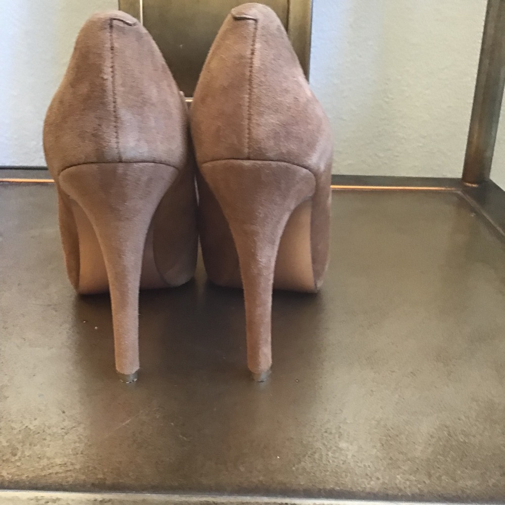 Shoes - Picture 4 of 7
